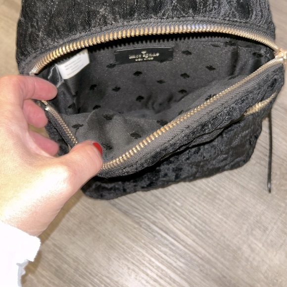 north face borealis backpack gray Women's in Tin Grey & Mid Grey by The Tin Grey & Mid Grey a large main compartment Brown Utility Travel Crossbody color:WOODLAND CAMO (00032) nonarchive